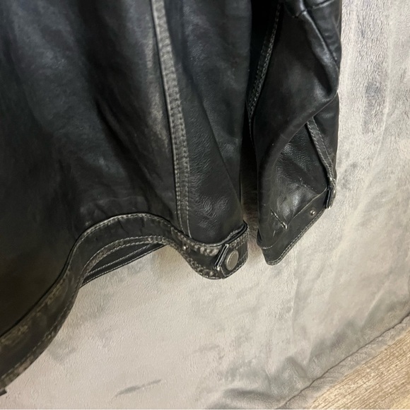 Tommy Bahama Distressed Leather Jacket - Size Large - Picture 13 of 14